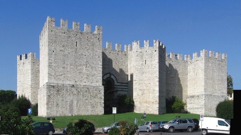 Cartomante a Prato, uso della cartomanzia a Prato per i problemi della vita quotidiana